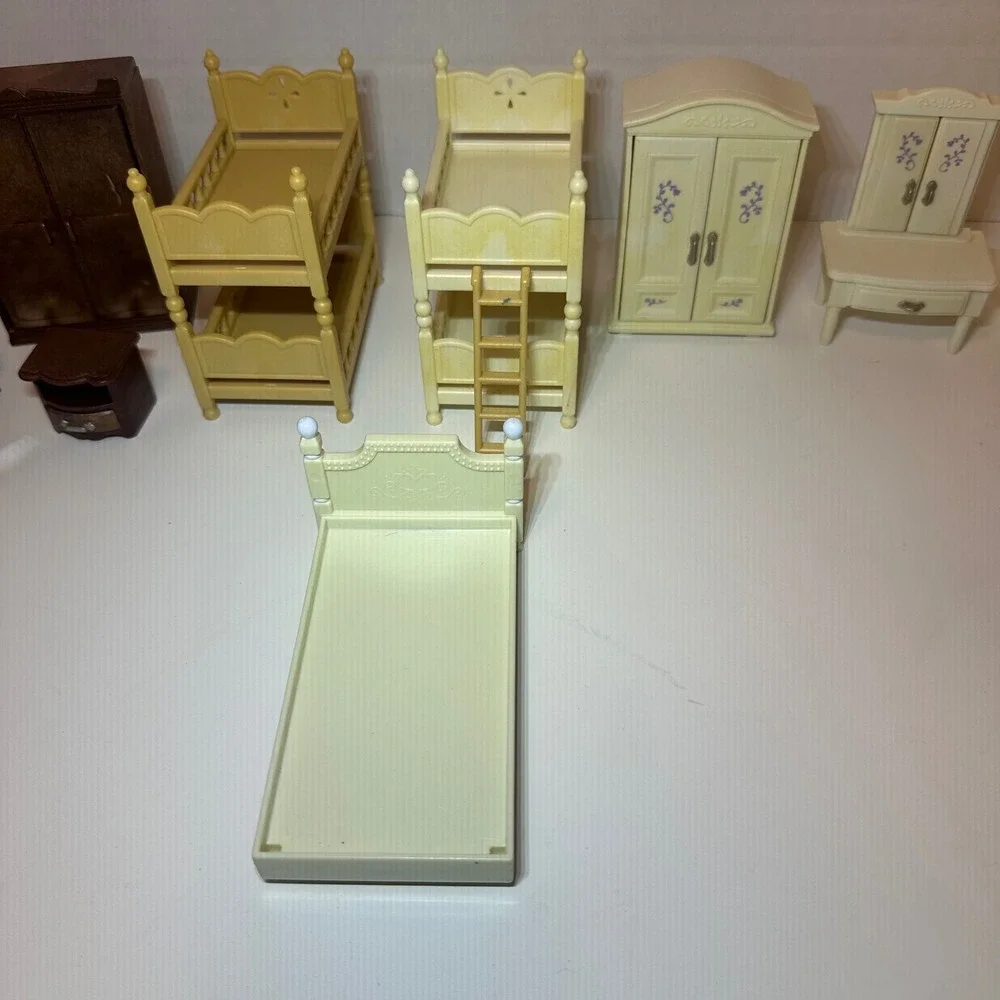 Vintage Sylvanian Families Bedroom Furniture Lot 13 Pieces Beds Vanity